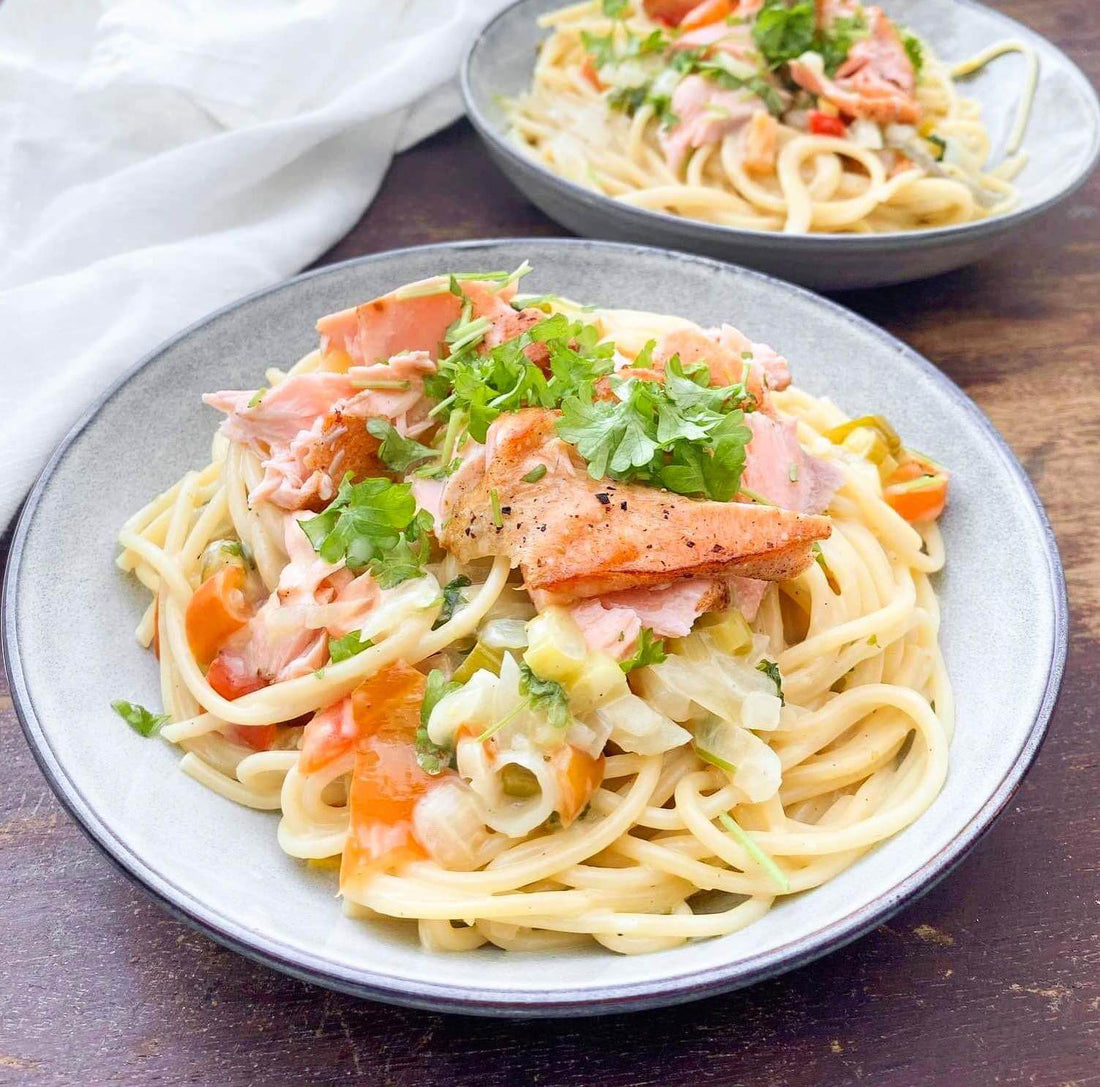 Fast spaghetti with fish and seafood
